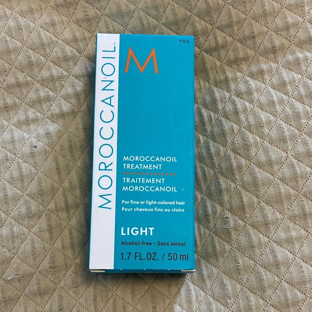 Moroccanoil Light Treatment - Vibrant Blue Packaging